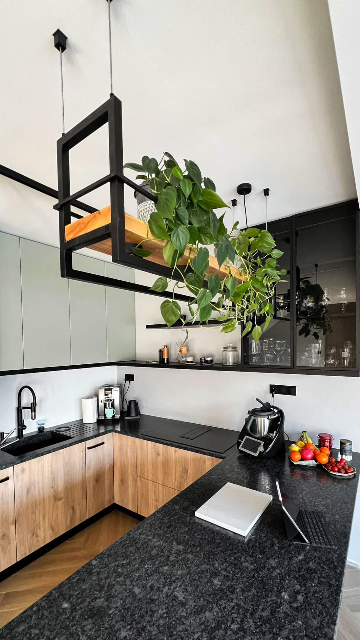 lampa metalowa kwietnik 